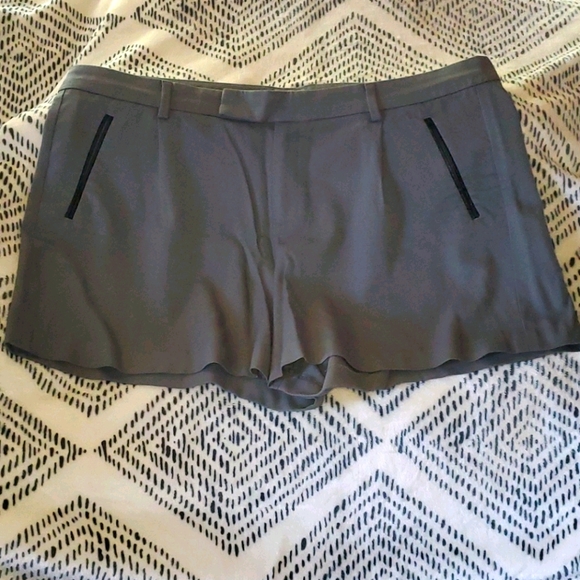 Gap green shorts - Picture 1 of 10